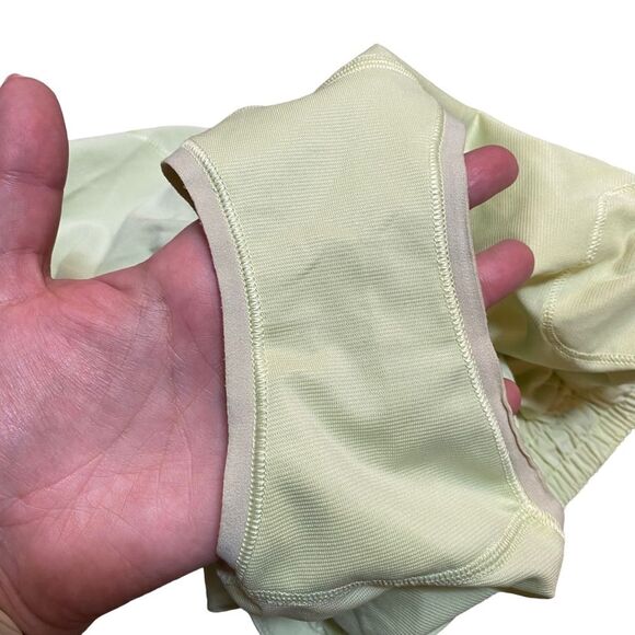 Lululemon Women’s Size‎ 8 Hotty Hot Low Rise Short 2.5" Crispin Green - Picture 8 of 9